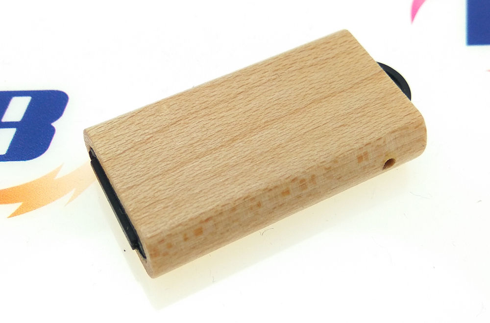 La memoria USB elaborada en madera, modelo Slim, color marrón claro