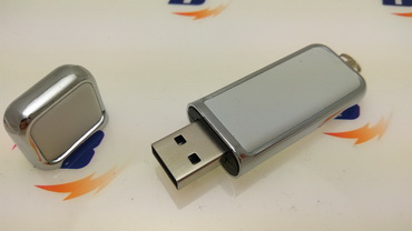 Memoria USB clásica de cuero, completamente ecológica, color negro, marrón y blanco