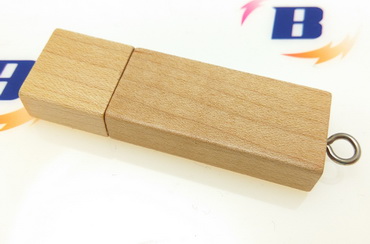 Memoria USB de publicidad con forma rectangular de madera, en color marrón claro 