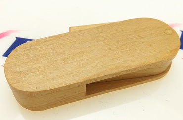 Memoria USB Flash Drive, elaborada en material de madera de color claro 