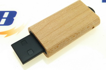 La memoria USB elaborada en madera, modelo Slim, color marrón claro